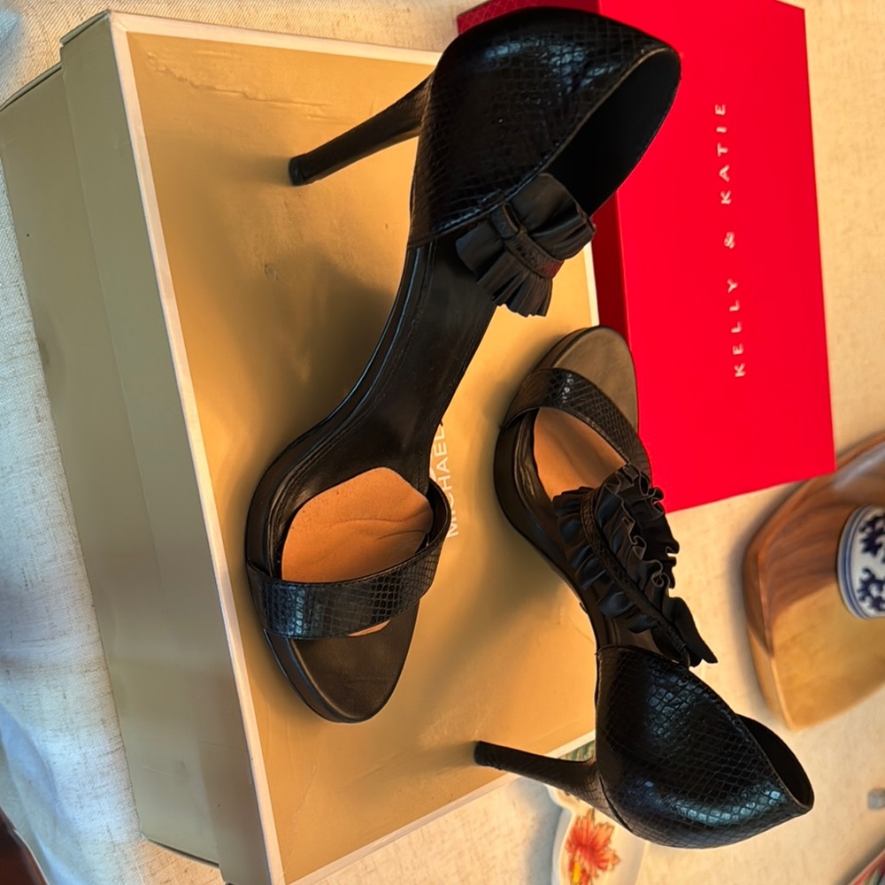 Kelly & Katie Black Stiletto Heels